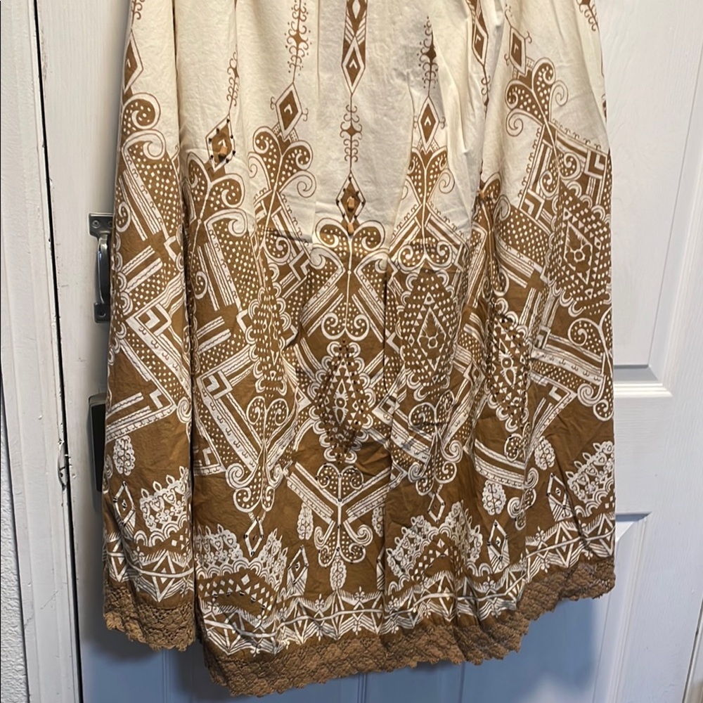 Elegant Brown and Cream Patterned Skirt